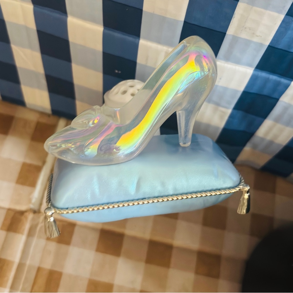 Bath & body Works exclusive Cinderella glass slipper wall plug-in brand new